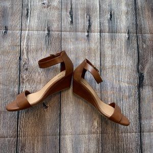 NWOT beautiful brown wedged sandals